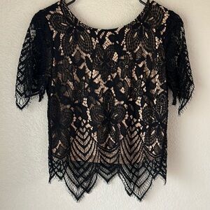 Express Asymmetrical Graphic Crop Blouse | Black & Tan Modern Print Top